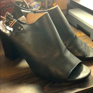 SOLD - MICHAEL KORS Leather Sandals